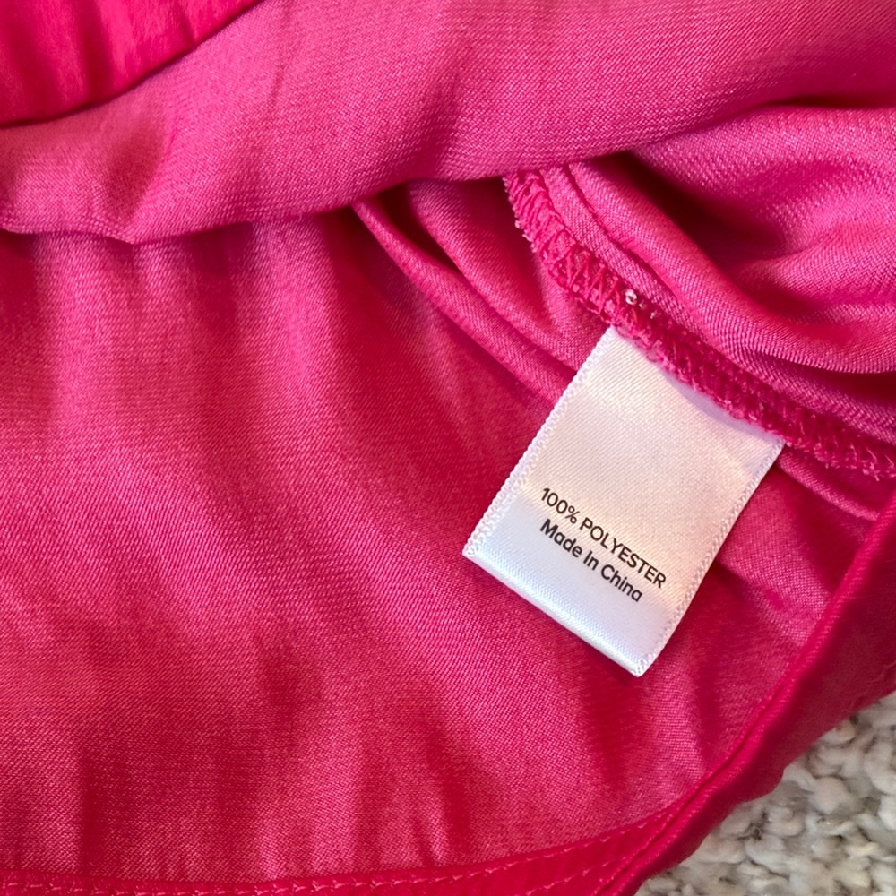 Evereve Bright Fuchsia Split V-Neck Short Sleeve Blouse - Picture 7 of 7